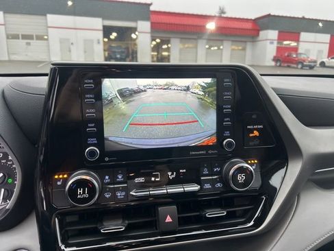 Used 2022 Toyota Highlander XLE image 37