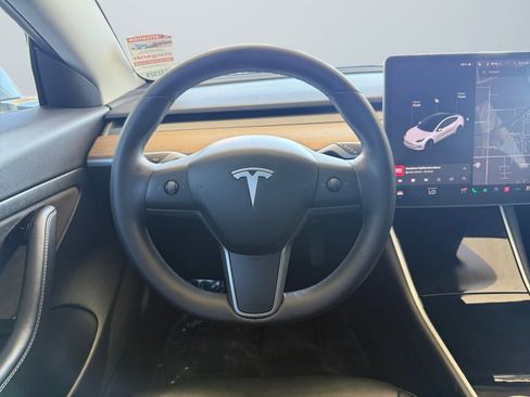 Used 2020 Tesla Model 3 Standard Range image 10