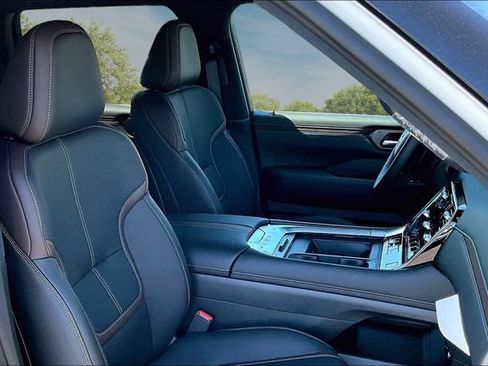 New 2026 Nissan Armada SL w/ Captain's Chari Seat Package AWD/4WD image 11
