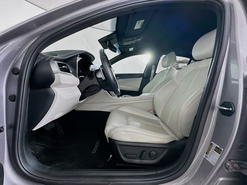Used 2025 Genesis G70 2.5T RWD image 13