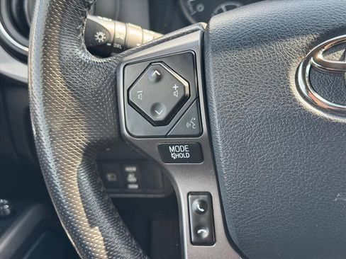 Used 2020 Toyota Tacoma TRD Off-Road AWD/4WD image 18