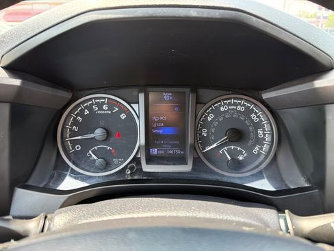 Used 2020 Toyota Tacoma TRD Off-Road AWD/4WD image 9