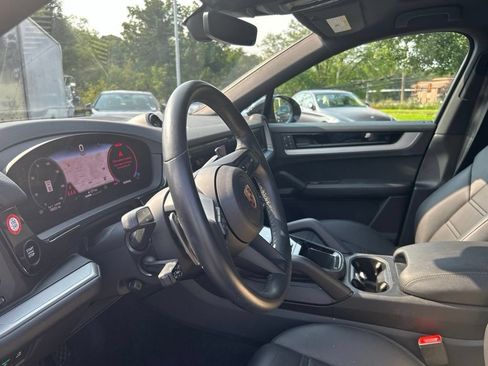 Used 2024 Porsche Cayenne Coupe AWD/4WD image 9