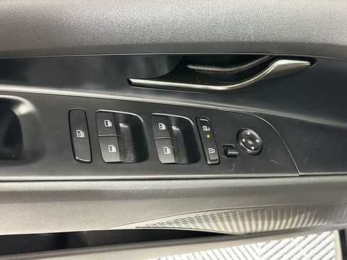Used 2025 Hyundai Elantra SEL FWD image 23