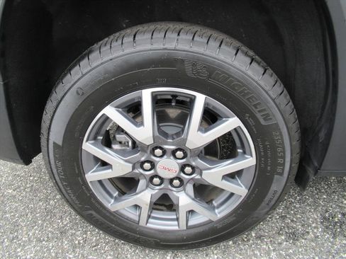 Used 2023 GMC Acadia SLT image 8