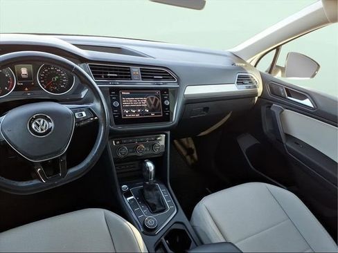 Used 2019 Volkswagen Tiguan SE w/ Panoramic Sunroof Package image 9