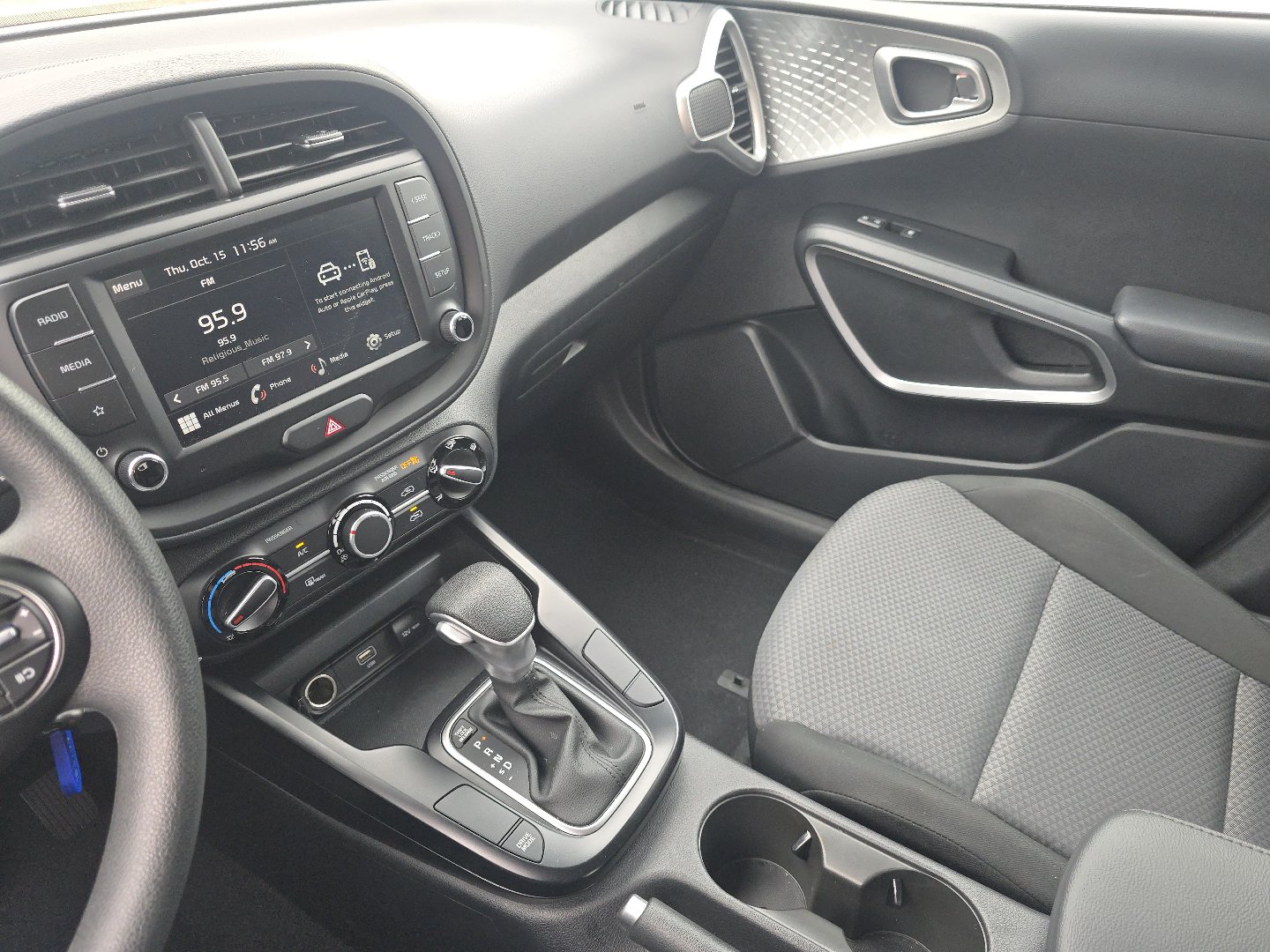 Used 2025 Kia Soul LX w/ LX Technology Package FWD image 27