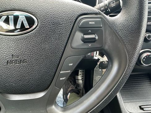 Used 2017 Kia Forte LX FWD image 4