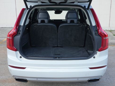 Used 2017 Volvo XC90 T6 Momentum w/ Vision Package AWD/4WD image 9