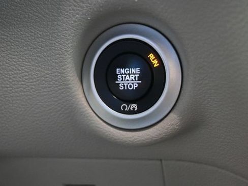 Used 2024 Chrysler Voyager LX FWD image 17