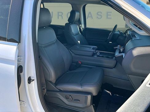 New 2025 Ford Expedition Active image 11