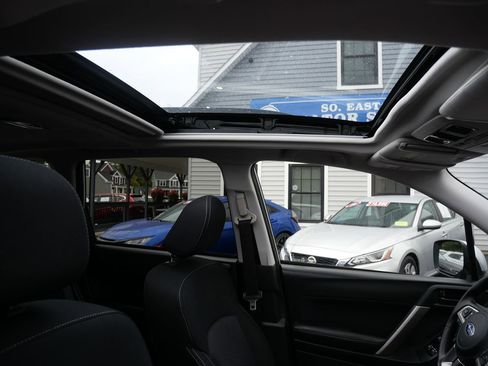 Used 2017 Subaru Forester 2.5i Premium w/ All-Weather Package image 29