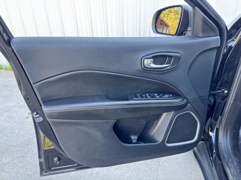 Used 2021 Jeep Compass Latitude w/ Driver Assistance Group image 39