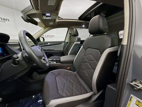 Used 2024 Volkswagen Atlas Peak Edition SEL AWD/4WD image 21