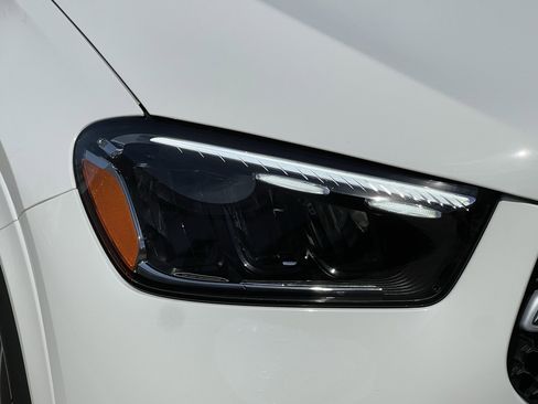 Used 2025 Mercedes-Benz GLE 450e 4MATIC image 11