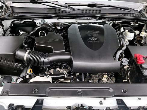 Used 2021 Toyota Tacoma SR5 w/ Technology Package image 31