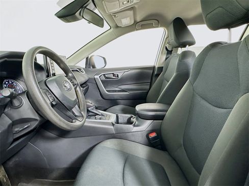 Used 2022 Toyota RAV4 LE image 11
