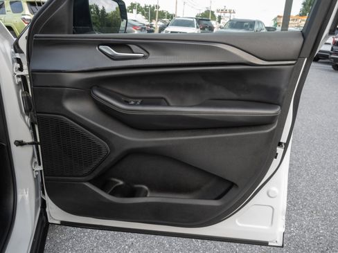 Used 2024 Jeep Grand Cherokee L Laredo image 29