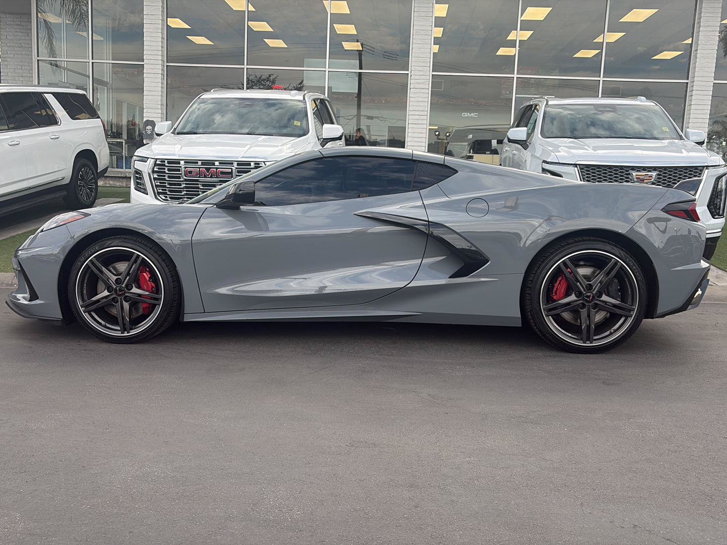 Used 2024 Chevrolet Corvette Stingray Preferred Cpe w/ Z51 Performance Package RWD image 4