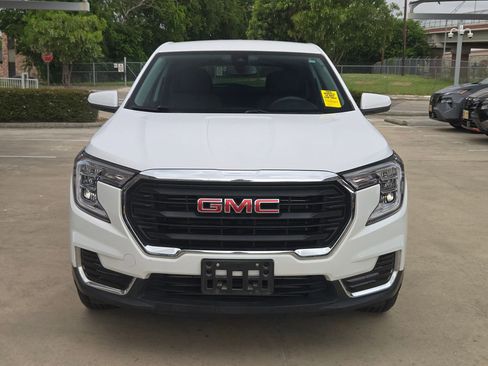 Used 2024 GMC Terrain SLE FWD image 8