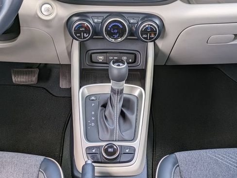 Certified 2023 Hyundai Venue Limited w/ Cargo Package FWD image 19