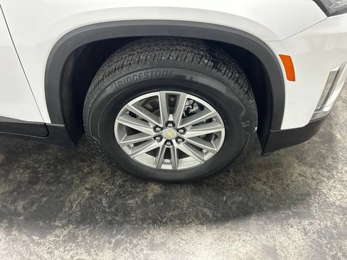 Used 2023 Chevrolet Traverse LT FWD image 10