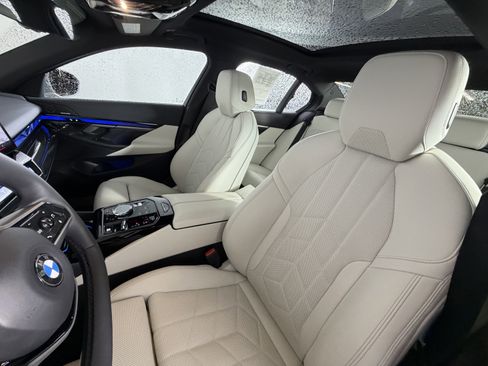 Certified 2025 BMW 540i xDrive AWD/4WD image 9