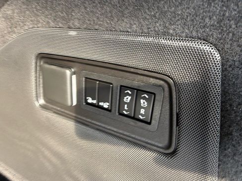 Used 2022 Cadillac Escalade Sport Platinum w/ Heavy-Duty Trailer Package image 14