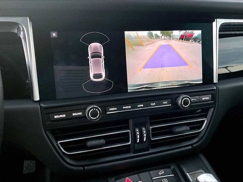 Used 2021 Porsche Macan image 58