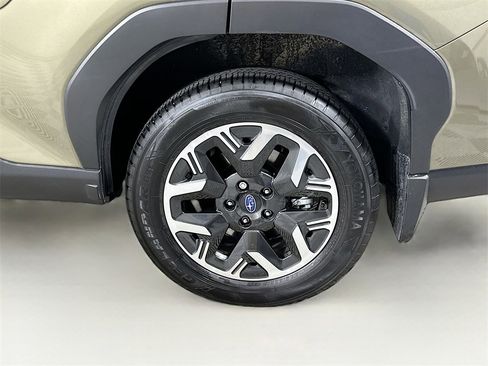 Used 2025 Subaru Forester Premium w/ Convenience Package #2 image 24