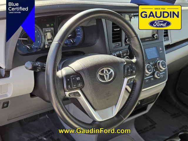 Used 2020 Toyota Sienna XLE w/ XLE Navigation Package FWD image 19