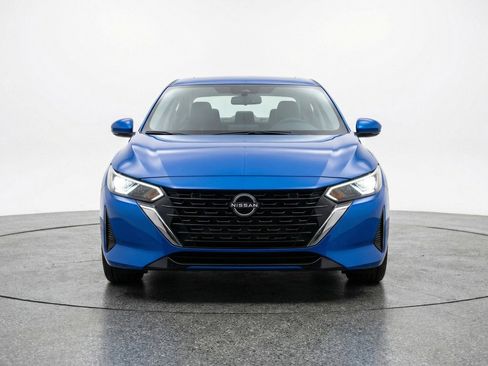 Used 2025 Nissan Sentra SV image 2