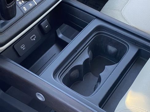 Used 2020 Land Rover Defender 110 SE image 18