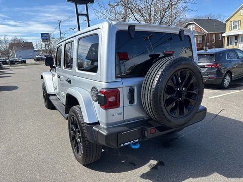 Used 2024 Jeep Wrangler Unlimited Sahara w/ Safety Group AWD/4WD image 8