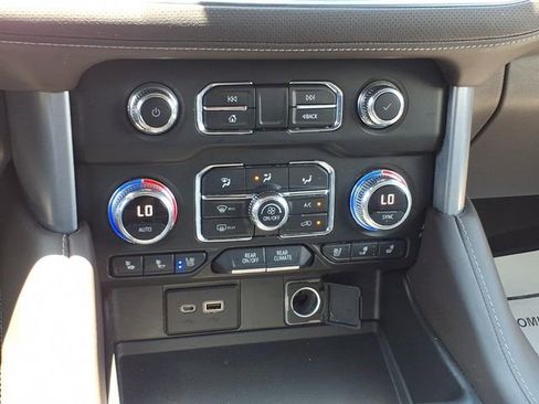 Used 2022 GMC Yukon XL SLT w/ SLT Premium Package AWD/4WD image 24