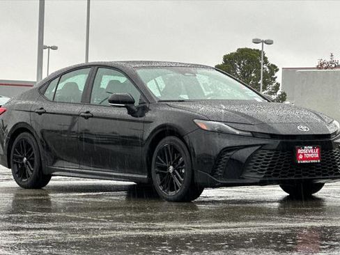 Certified 2025 Toyota Camry SE image 5