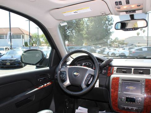 Used 2013 Chevrolet Tahoe LTZ AWD/4WD image 19