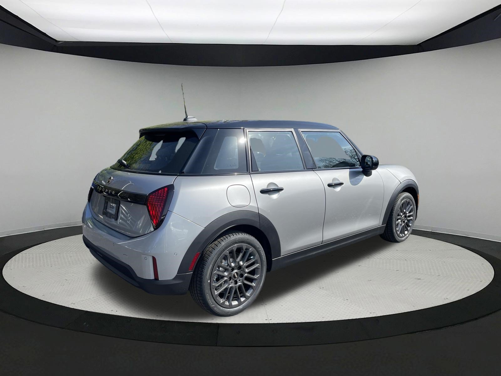 Used 2026 MINI Cooper 4-Door Hardtop FWD image 4