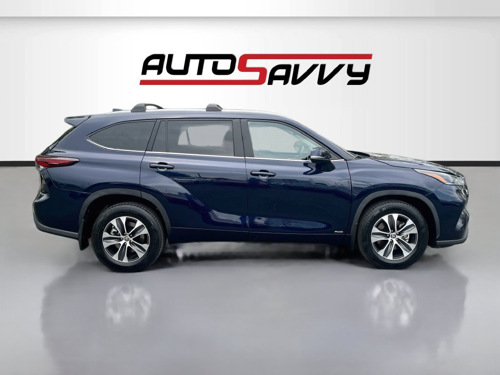 Used 2025 Toyota Highlander XLE AWD/4WD image 8