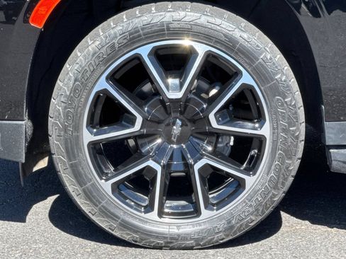Used 2021 Chevrolet Suburban RST AWD/4WD image 42