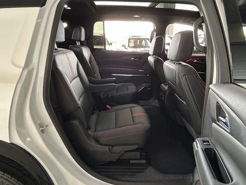 Used 2024 Chevrolet Traverse RS FWD image 44