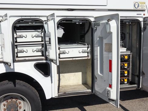 Used 2013 Ford F550 2WD Regular Cab Super Duty w/ Payload Upgrade Pkg image 15