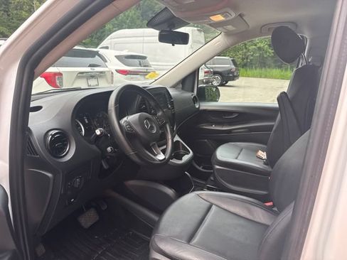 Used 2022 Mercedes-Benz Metris image 11