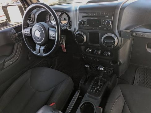 Used 2018 Jeep Wrangler Unlimited Sport w/ Connectivity Group image 29