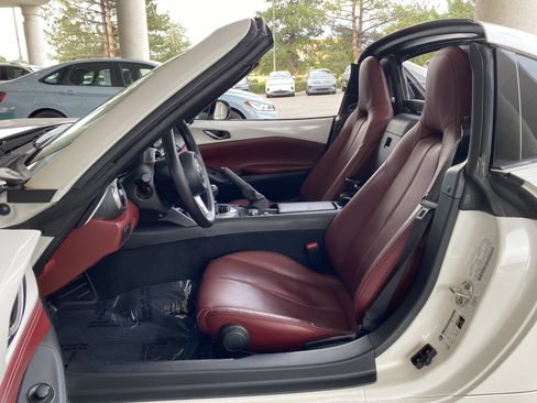 Used 2020 MAZDA MX-5 Miata RF Grand Touring RWD image 31