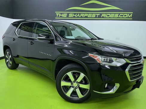 Used 2021 Chevrolet Traverse LT w/ LT Premium Package image 1