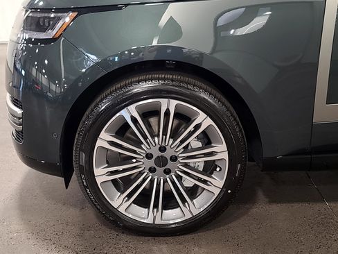 New 2026 Land Rover Range Rover Long Wheelbase SE image 10
