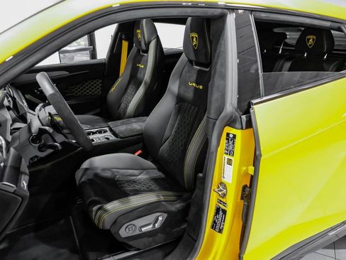 Used 2024 Lamborghini Urus Performante AWD/4WD image 32
