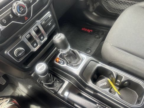 Used 2019 Jeep Wrangler Sport image 26