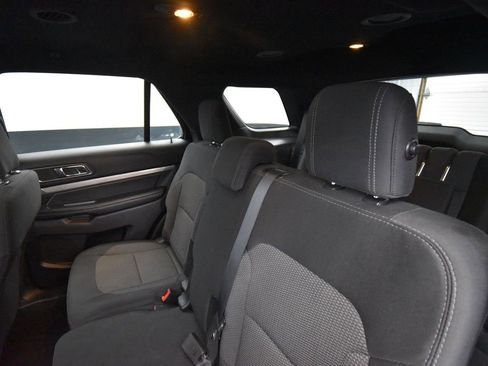 Used 2018 Ford Explorer XLT image 12